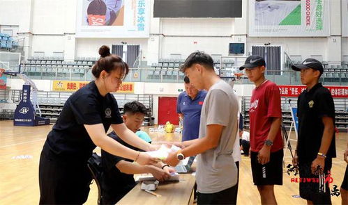 免费领取比赛用品，选手信心满满誓夺佳绩