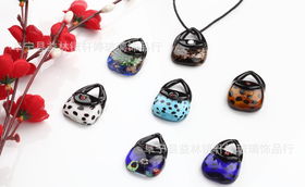 心之所向，琉璃之光 厂家直销精致心形吊坠，揭秘价格与选购指南